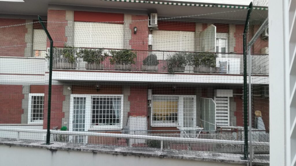 Innovazione in Sicurezza: Reti Anticaduta Balcone Sicuro per Gatti