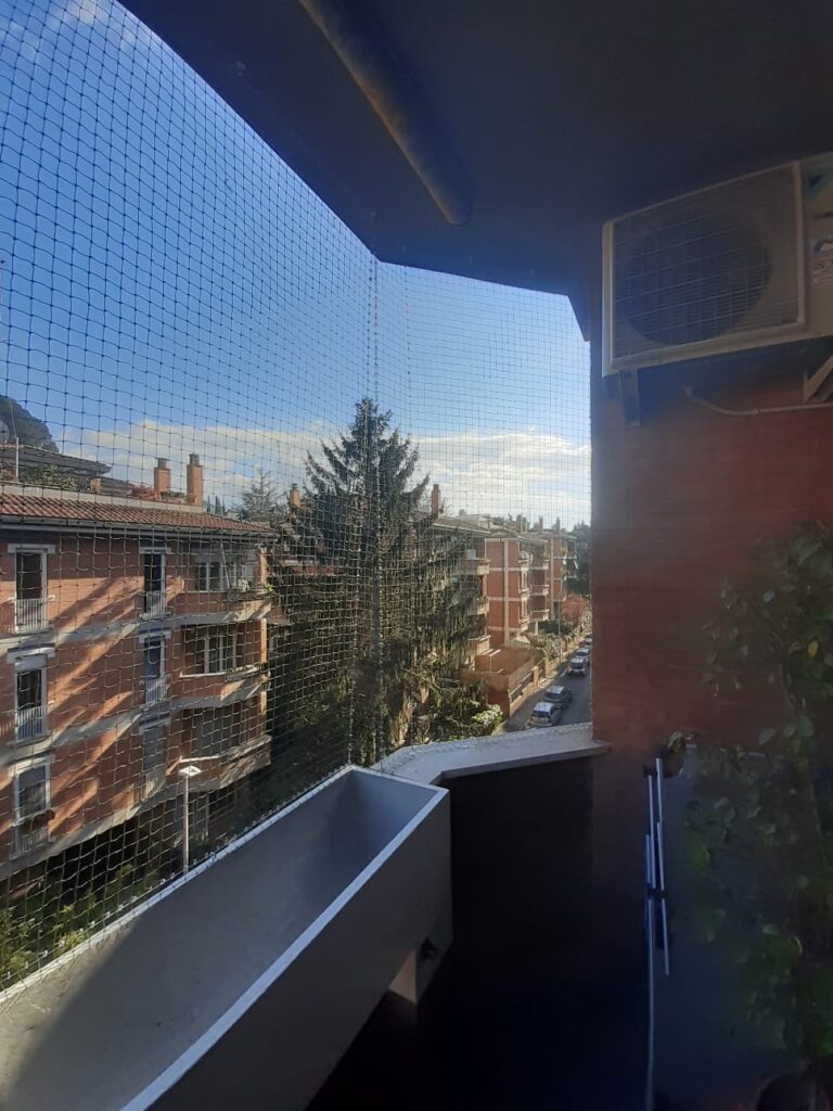 Balcone Sicuro: Protezione Anticaduta Premium per Gatti e Animali Domestici